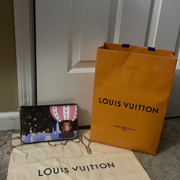 Louis Vuitton Handbags - ❌TRADED Louis Vuitton Limited Edition Cross Body❌